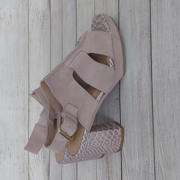 Donald Pliner Geneva Beige Suede Heeled Sandals With Snake Skin Heels Size 9 - Picture 6 of 8